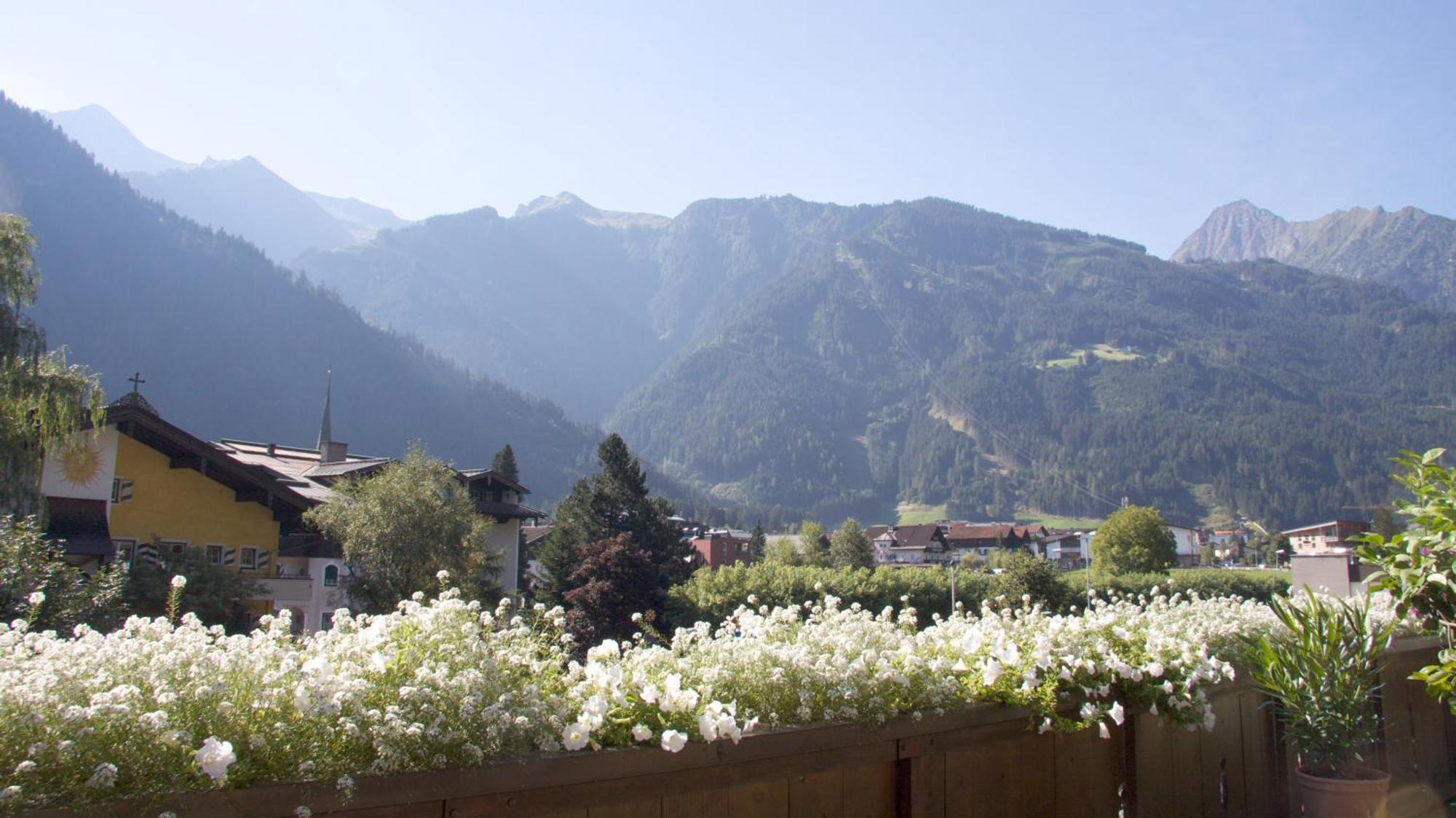 Hotel Landhaus Carla Mayrhofen Exterior foto